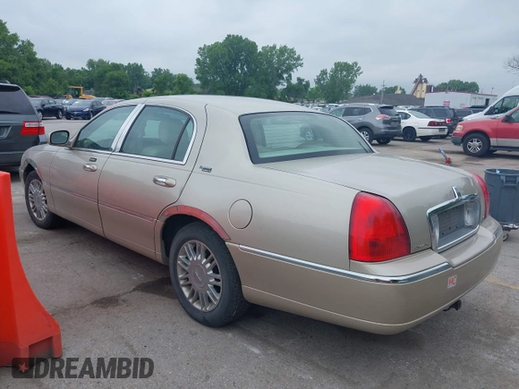 2009 Lincoln Town Car Signature Limited z VIN 2LNHM82V49X617314, wystawiony jako IAAI lot #42307140 z przebiegiem 85 385 mil mil oraz . Historia ofert i sprzedaży dostępna na DreamBid. Obrazek 3.