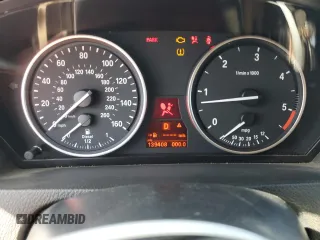 2012 BMW X5 35d z VIN 5UXZW0C51CL672406, wystawiony jako Copart lot #61686185 z przebiegiem 139 408 mil mil oraz Szkoda całkowita • Salvage title. Historia ofert i sprzedaży dostępna na DreamBid. Obrazek 9.