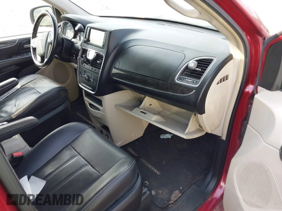 2012 Chrysler Town & Country Touring with VIN 2C4RC1BG5CR400323, listed as a IAAI auction lot 41902471 with 999,999 mi miles. Bid and sale history available at carsss.com. Image 5.