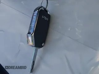 2023 Kia Forte LXS z VIN 3KPF24AD3PE599829, wystawiony jako IAAI lot #41740903 z przebiegiem 20 548 mil mil oraz . Historia ofert i sprzedaży dostępna na DreamBid. Obrazek 11.