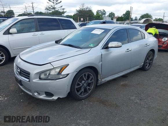 2012 Nissan Maxima SV z VIN 1N4AA5AP9CC841981, wystawiony jako IAAI lot #42673024 z przebiegiem 126 375 mil mil oraz . Historia ofert i sprzedaży dostępna na DreamBid. Obrazek 6.