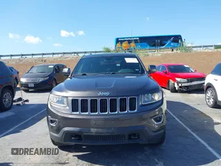 2016 Jeep Grand Cherokee Laredo z VIN 1C4RJFAG5GC390413, wystawiony jako IAAI lot #42254165 z przebiegiem 99 231 mil mil oraz . Historia ofert i sprzedaży dostępna na DreamBid. Obrazek 12.