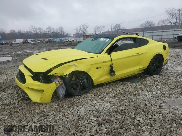 2021 Ford Mustang GT z VIN 1FA6P8CF7M5108554, wystawiony jako Copart lot #47706165 z przebiegiem 44 841 mil mil oraz Szkody całkowita. Historia ofert i sprzedaży dostępna na DreamBid. Obrazek 1.