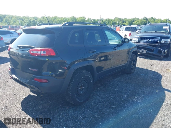 2016 Jeep Cherokee Trailhawk z VIN 1C4PJMBS6GW162742, wystawiony jako IAAI lot #42383200 z przebiegiem 124 791 mil mil oraz . Historia ofert i sprzedaży dostępna na DreamBid. Obrazek 4.