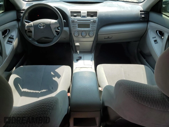 2010 Toyota Camry z VIN 4T1BF3EK9AU013984, wystawiony jako Copart lot #59219365 z przebiegiem Nie podano mil oraz Szkoda całkowita • Salvage title. Historia ofert i sprzedaży dostępna na DreamBid. Obrazek 8.