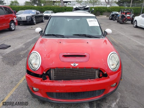 2009 MINI Cooper Hardtop S with VIN WMWMF73549TW87458, listed as a IAAI auction lot 42051759 with 135,309 mi miles. Bid and sale history available at carsss.com. Image 12.