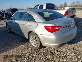 2011 Chrysler 200 Touring z VIN 1C3BC1FB5BN536158, wystawiony jako IAAI lot #41816455 z przebiegiem 111 069 mil mil oraz . Historia ofert i sprzedaży dostępna na DreamBid. Obrazek 3.
