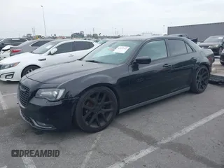 2015 Chrysler 300 S z VIN 2C3CCABG5FH766299, wystawiony jako IAAI lot #42252742 z przebiegiem 146 255 mil mil oraz . Historia ofert i sprzedaży dostępna na DreamBid. Obrazek 2.
