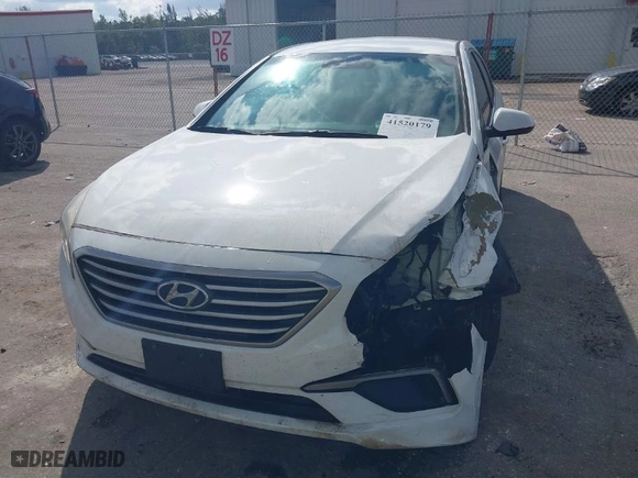2016 Hyundai Sonata 2.4L SE with VIN 5NPE24AFXGH270571, listed as a IAAI auction lot 41520179 with 186,005 mi miles. Bid and sale history available at carsss.com. Image 6.