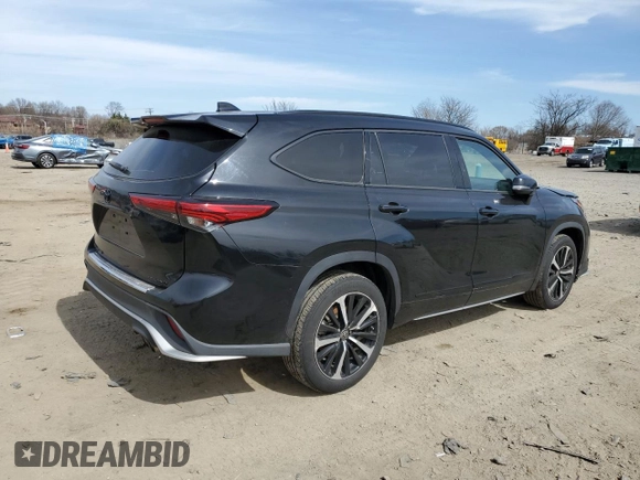 2022 Toyota Highlander XSE with VIN 5TDLZRBH1NS187893, listed as a Copart auction lot 49720015 with 28,832 mi miles and Salvage title. Bid and sale history available at DreamBid. Image 3.