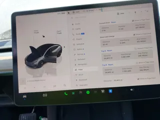 2023 Tesla Model 3 z VIN 5YJ3E1EA2PF569644, wystawiony jako IAAI lot #41831560 z przebiegiem 30 903 mil mil oraz . Historia ofert i sprzedaży dostępna na DreamBid. Obrazek 14.