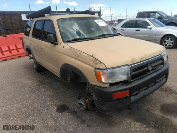 1998 Toyota 4Runner SR5 with VIN JT3HN86R3W0177146, listed as a IAAI auction lot 42073056 with 318,147 mi miles. Bid and sale history available at carsss.com. Image 1.