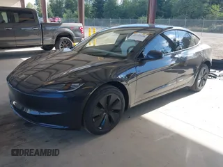 2025 Tesla Model 3 Long Range z VIN 5YJ3E1EA6SF990792, wystawiony jako IAAI lot #42713456 z przebiegiem 1 038 mil mil oraz . Historia ofert i sprzedaży dostępna na DreamBid. Obrazek 18.