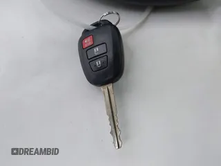 2016 Toyota Prius One z VIN JTDKDTB37G1120985, wystawiony jako IAAI lot #42030170 z przebiegiem 58 288 mil mil oraz . Historia ofert i sprzedaży dostępna na DreamBid. Obrazek 11.