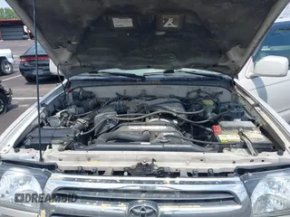 2000 Toyota 4Runner SR5 with VIN JT3GN86R1Y0166533, listed as a IAAI auction lot 42103772 with 279,272 mi miles and . Bid and sale history available at DreamBid. Image 10.