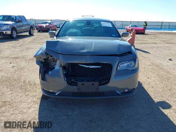 2019 Chrysler 300 S z VIN 2C3CCABG8KH538131, wystawiony jako IAAI lot #41342680 z przebiegiem 85 878 mil mil oraz . Historia ofert i sprzedaży dostępna na DreamBid. Obrazek 12.