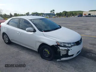 2013 Kia Forte EX with VIN KNAFU4A23D5731338, listed as a IAAI auction lot 42067997 with 130,300 mi miles. Bid and sale history available at carsss.com. Image 1.