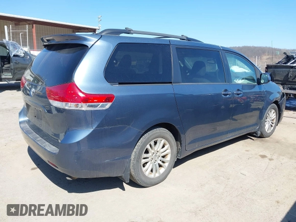 2013 Toyota Sienna XLE AAS with VIN 5TDYK3DC0DS398381, listed as a IAAI auction lot 41773688 with 169,055 mi miles. Bid and sale history available at carsss.com. Image 4.