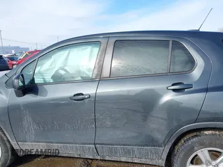 2019 Chevrolet Trax LS with VIN 3GNCJNSB4KL389924, listed as a IAAI auction lot 41662725 with 86,061 mi miles. Bid and sale history available at carsss.com. Image 14.