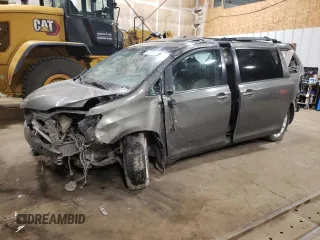 2012 Toyota Sienna XLE z VIN 5TDDK3DC3CS040365, wystawiony jako Copart lot #63818815 z przebiegiem Nie podano mil oraz Szkoda całkowita • Salvage title. Historia ofert i sprzedaży dostępna na DreamBid. Obrazek 1.