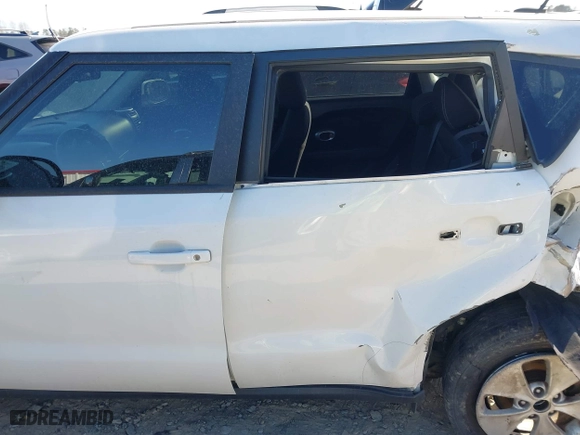2016 Kia Soul with VIN KNDJN2A28G7301652, listed as a IAAI auction lot 41737139 with 1 mi miles. Bid and sale history available at carsss.com. Image 13.