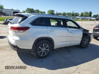 2017 Toyota Highlander XLE with VIN 5TDJZRFH9HS473495, listed as a Copart auction lot 57057035 with 123,709 mi miles and Clean title. Bid and sale history available at DreamBid. Image 3.