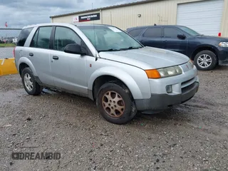 2003 Saturn VUE z VIN 5GZCZ53B23S889856, wystawiony jako IAAI lot #42501901 z przebiegiem 217 006 mil mil oraz . Historia ofert i sprzedaży dostępna na DreamBid. Obrazek 1.