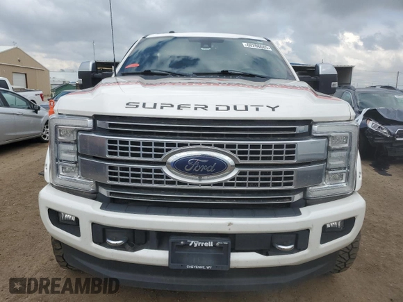 2018 Ford F-350 XL with VIN 1FT8W3BT2JEB10112, listed as a Copart auction lot 61199945 with 150,402 mi miles and Clean title. Bid and sale history available at DreamBid. Image 5.