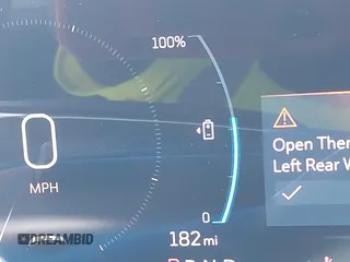 2024 Cadillac LYRIQ Sport z VIN 1GYKPVRK6RZ131099, wystawiony jako IAAI lot #41979330 z przebiegiem 3953 mil mil oraz . Historia ofert i sprzedaży dostępna na DreamBid. Obrazek 17.