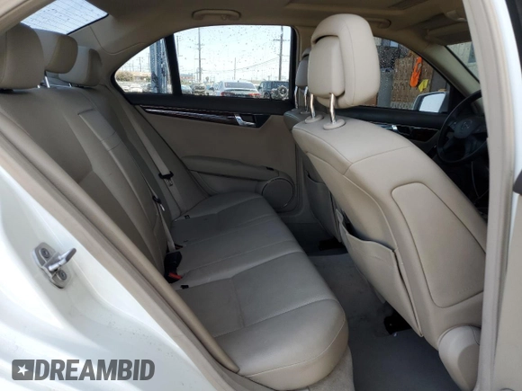 2010 Mercedes-Benz C 300 Sport z VIN WDDGF5EB2AR100365, wystawiony jako Copart lot #61006965 z przebiegiem 103 925 mil mil oraz Szkoda całkowita • Salvage title. Historia ofert i sprzedaży dostępna na DreamBid. Obrazek 10.
