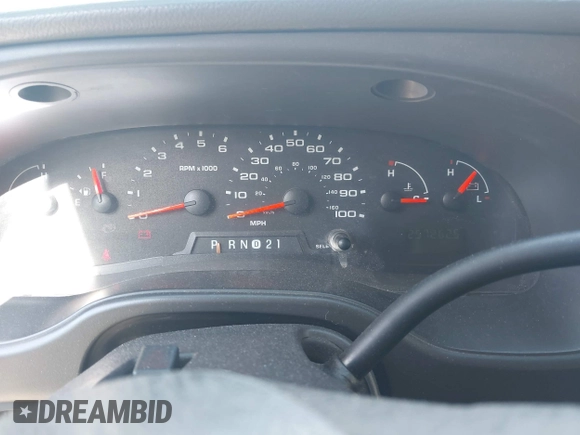 2005 Ford Econoline Passenger XL with VIN 1FBNE31L55HB00500, listed as a IAAI auction lot 42144394 with 257,262 mi miles. Bid and sale history available at carsss.com. Image 7.