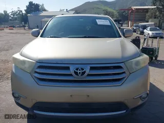 2011 Toyota Highlander with VIN 5TDZK3EH5BS042262, listed as a IAAI auction lot 41868350 with 239,202 mi miles. Bid and sale history available at carsss.com. Image 12.