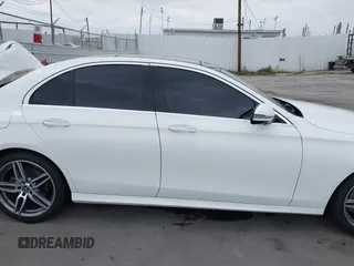 2019 Mercedes-Benz E 300 z VIN WDDZF4JB9KA611936, wystawiony jako IAAI lot #42101144 z przebiegiem 82 805 mil mil oraz . Historia ofert i sprzedaży dostępna na DreamBid. Obrazek 13.