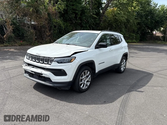 2022 Jeep Compass Latitude Lux with VIN 3C4NJDFB6NT164933, listed as a Copart auction lot 62031695 with 55,397 mi miles and Salvage title. Bid and sale history available at DreamBid. Image 2.