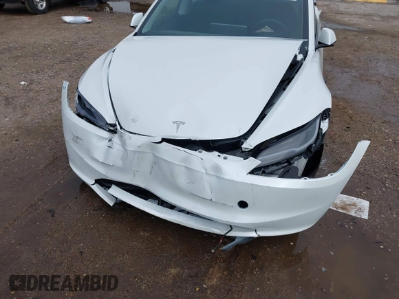 2025 Tesla Model 3 Long Range z VIN 5YJ3E1EB9SF904223, wystawiony jako IAAI lot #41611201 z przebiegiem 690 mil mil oraz . Historia ofert i sprzedaży dostępna na DreamBid. Obrazek 6.