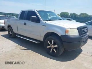 2007 Ford F-150 STX с VIN 1FTRX12W57NA02446, выставлен на аукционе IAAI как лот 42496577 с пробегом 282 032 миль миль и . История ставок и продаж доступна на DreamBid. Изображение 1.
