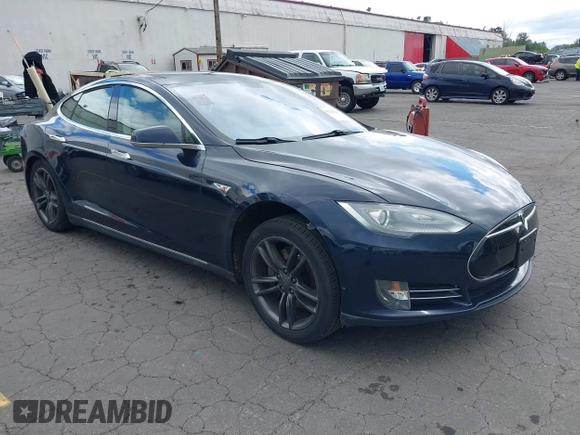 2013 Tesla Model S с VIN 5YJSA1CN1DFP05559, выставлен на аукционе IAAI как лот 42249943 с пробегом 134 399 миль миль и . История ставок и продаж доступна на DreamBid. Изображение 1.