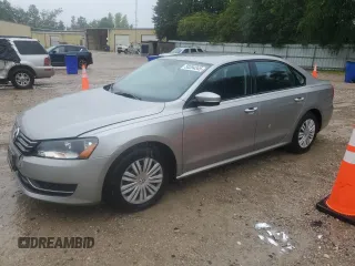 2014 Volkswagen Passat S z VIN 1VWAP7A3XEC008756, wystawiony jako Copart lot #58394345 z przebiegiem 150 877 mil mil oraz Czysty tytuł • Clean title. Historia ofert i sprzedaży dostępna na DreamBid. Obrazek 1.