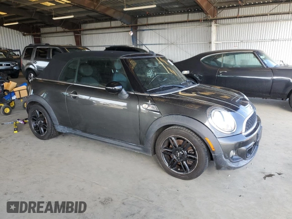 2013 MINI Convertible S z VIN WMWZP3C56DT705270, wystawiony jako Copart lot #62717625 z przebiegiem 85 388 mil mil oraz Czysty tytuł • Clean title. Historia ofert i sprzedaży dostępna na DreamBid. Obrazek 4.