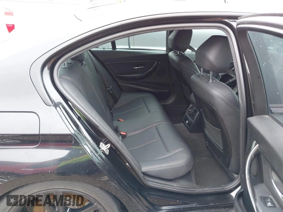 2018 BMW 3 Series 320i z VIN WBA8E1G53JNU91774, wystawiony jako IAAI lot #42189798 z przebiegiem 147 043 mil mil oraz . Historia ofert i sprzedaży dostępna na DreamBid. Obrazek 8.