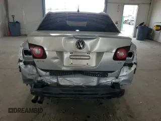 2010 Volkswagen Jetta SEL z VIN 3VWRX7AJ4AM100858, wystawiony jako Copart lot #60695995 z przebiegiem 158 477 mil mil oraz Szkoda całkowita • Salvage title. Historia ofert i sprzedaży dostępna na DreamBid. Obrazek 6.