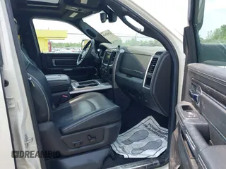 2016 Ram 2500 z VIN 3C6UR5PJ5GG332810, wystawiony jako IAAI lot #42402626 z przebiegiem 220 265 mil mil oraz . Historia ofert i sprzedaży dostępna na DreamBid. Obrazek 5.