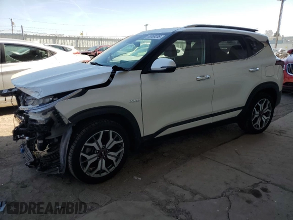 2021 Kia Seltos SX z VIN KNDETCA23M7082933, wystawiony jako Copart lot #49069285 z przebiegiem 31 655 mil mil oraz Szkoda całkowita • Salvage title. Historia ofert i sprzedaży dostępna na DreamBid. Obrazek 1.