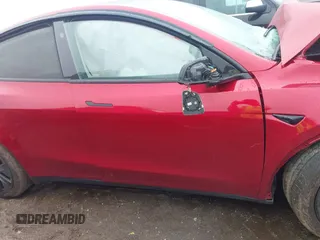 2024 Tesla Model Y z VIN 7SAYGDED9RA304010, wystawiony jako IAAI lot #42366995 z przebiegiem Nie podano mil oraz . Historia ofert i sprzedaży dostępna na DreamBid. Obrazek 12.