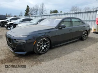 2024 BMW i7 xDrive60 z VIN WBY53EJ08RCP19497, wystawiony jako Copart lot #49052575 z przebiegiem Nie podano mil oraz Nie do naprawy. Historia ofert i sprzedaży dostępna na DreamBid. Obrazek 1.