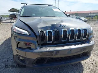 2018 Jeep Cherokee Latitude Plus z VIN 1C4PJMLX5JD603290, wystawiony jako IAAI lot #42237865 z przebiegiem 89 516 mil mil oraz . Historia ofert i sprzedaży dostępna na DreamBid. Obrazek 6.