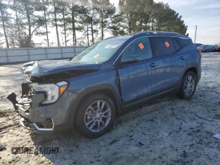 2024 GMC Terrain SLT z VIN 3GKALPEGXRL122539, wystawiony jako Copart lot #44029145 z przebiegiem 21 518 mil mil oraz Szkoda całkowita • Salvage title. Historia ofert i sprzedaży dostępna na DreamBid. Obrazek 1.