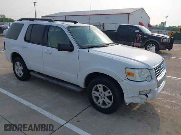 2010 Ford Explorer XLT z VIN 1FMEU7DE4AUA62936, wystawiony jako IAAI lot #42492895 z przebiegiem 255 334 mil mil oraz . Historia ofert i sprzedaży dostępna na DreamBid. Obrazek 1.