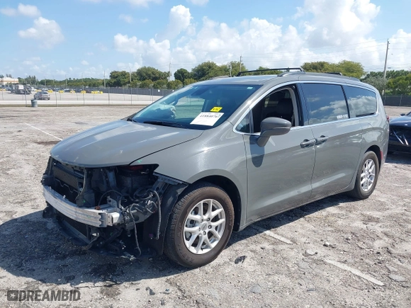 2022 Chrysler Pacifica Touring L with VIN 2C4RC1BG4NR113946, listed as a IAAI auction lot 41884076 with 73,209 mi miles. Bid and sale history available at carsss.com. Image 18.
