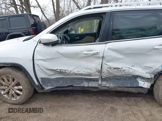 2015 Jeep Cherokee Limited with VIN 1C4PJMDB7FW584076, listed as a IAAI auction lot 41712661 with 183,000 mi miles and . Bid and sale history available at DreamBid. Image 14.